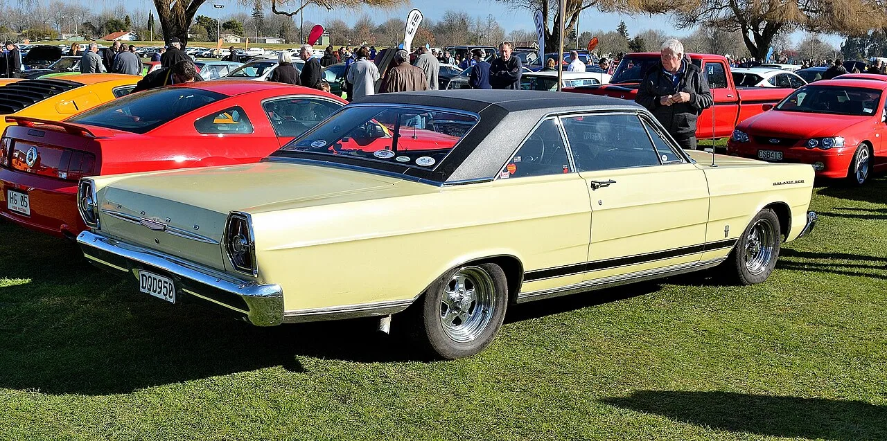 Ford Galaxie, rear