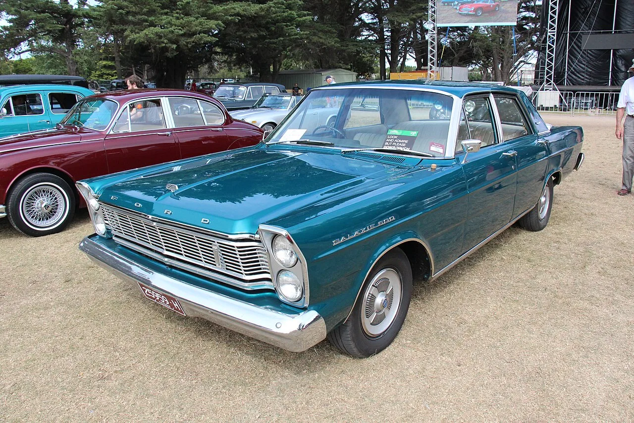 Ford Galaxie, side