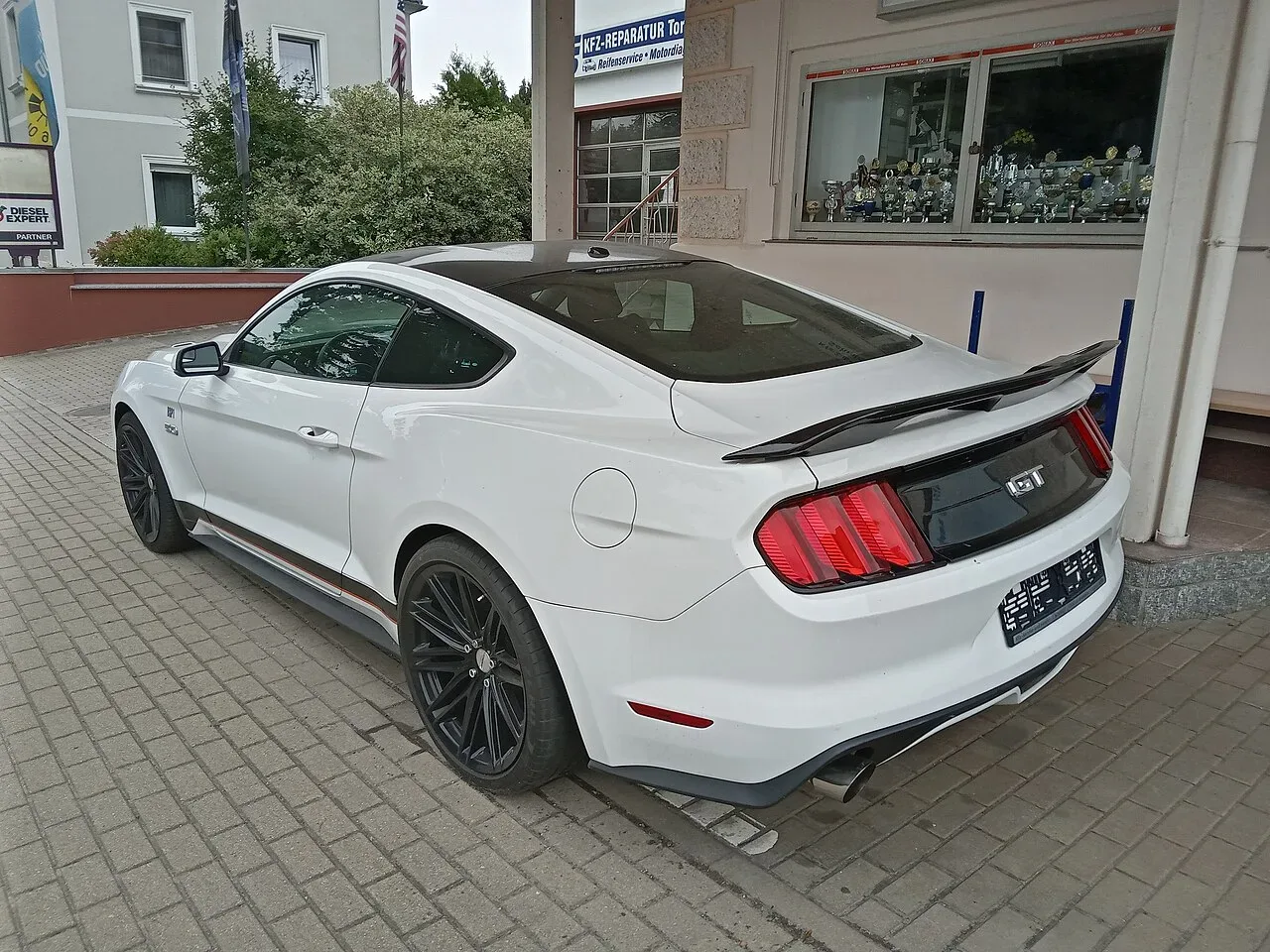 Ford GT, side