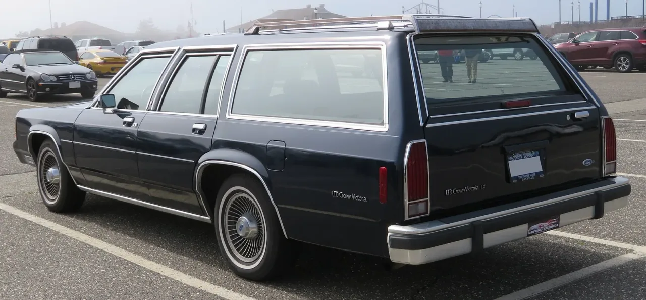 Ford LTD Crown Victoria, rear