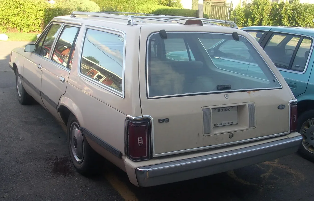 Ford LTD, rear