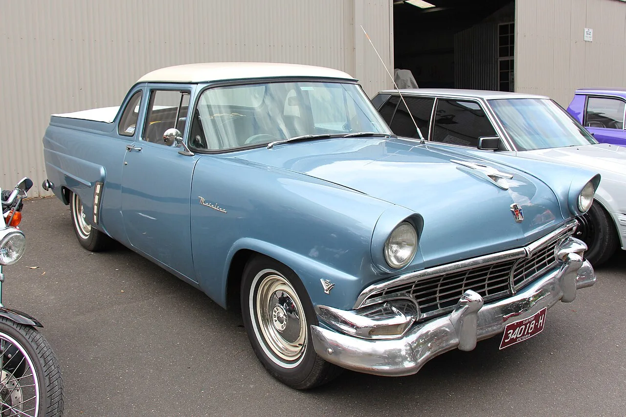 Ford Mainline, side