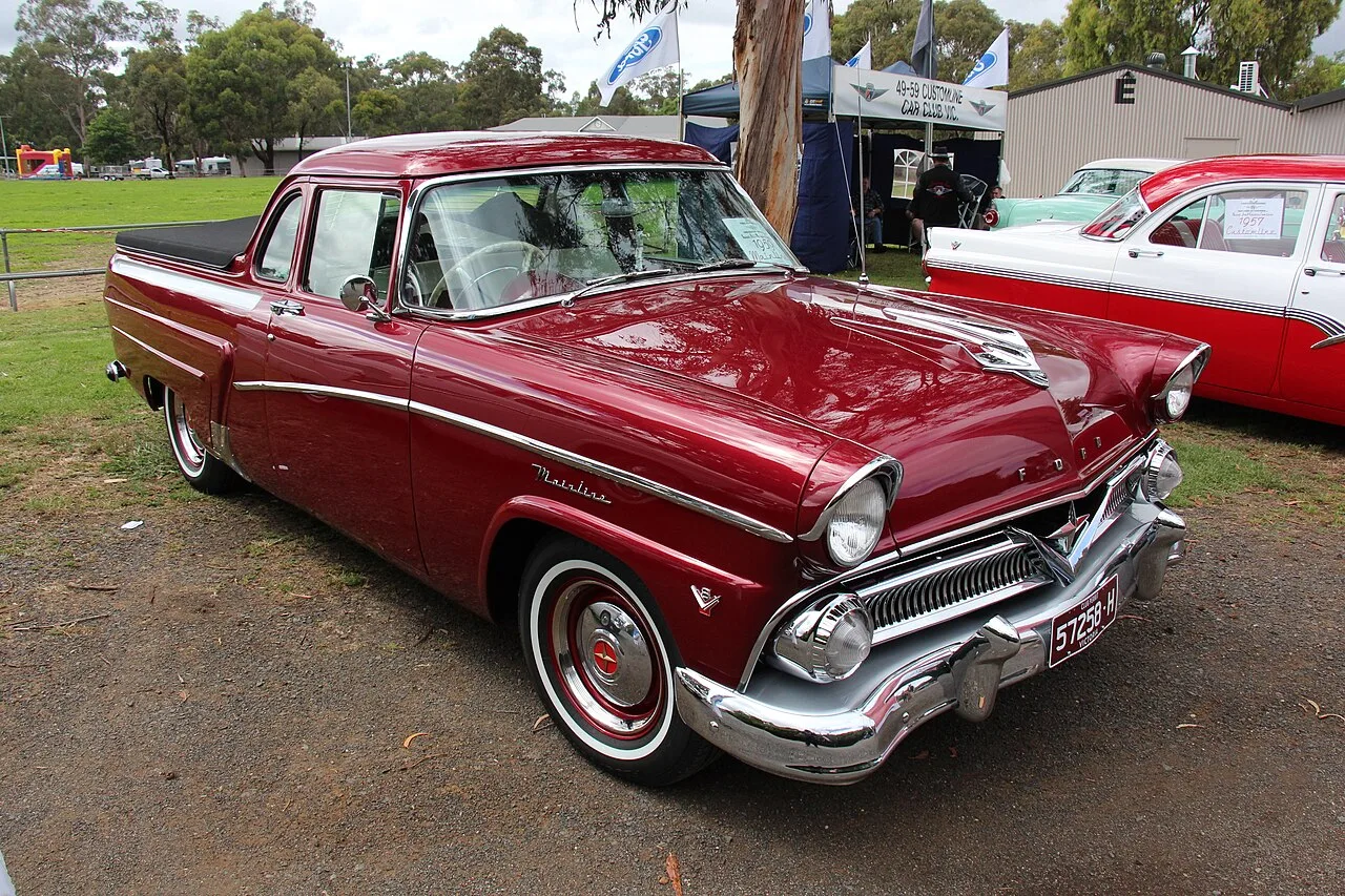Ford Mainline Coupé Utility, Australia, side