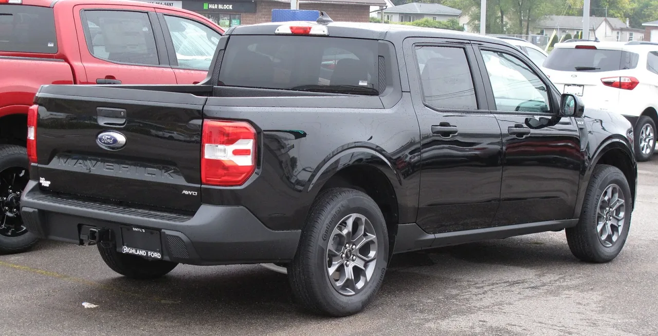 Ford Maverick, rear