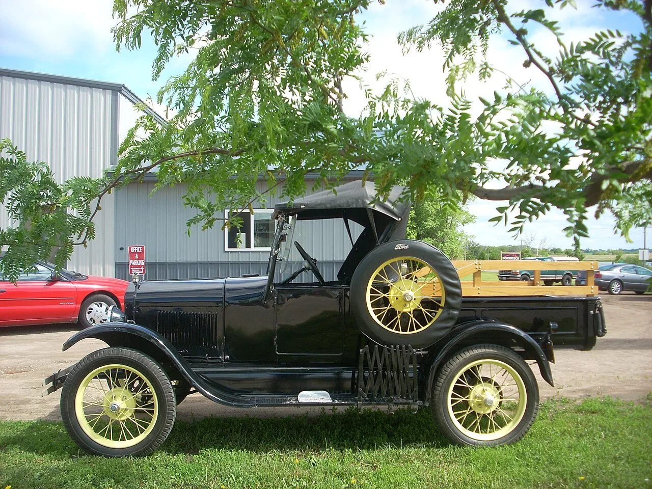 Ford Model T, side
