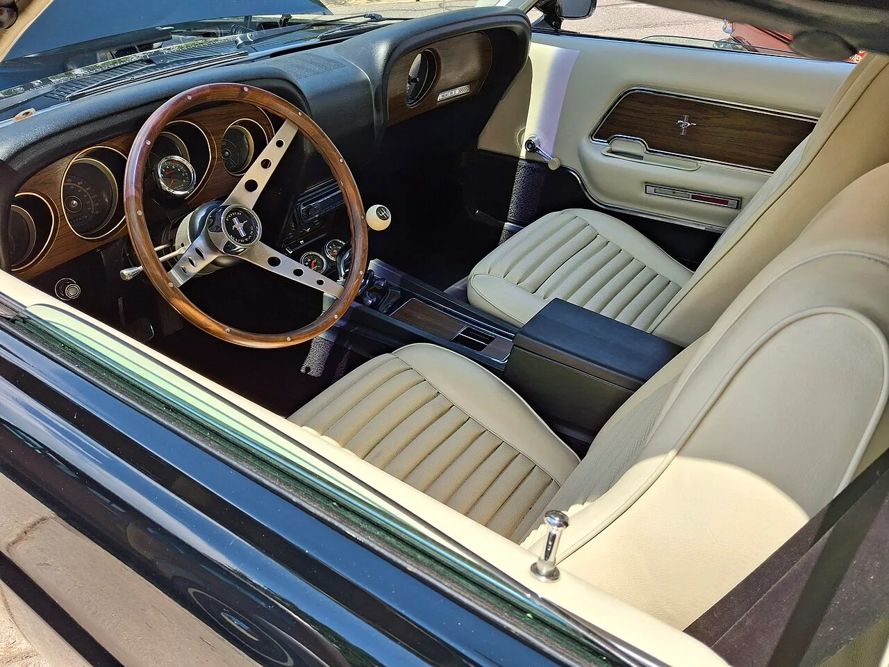 Ford Mustang Mach 1, interior
