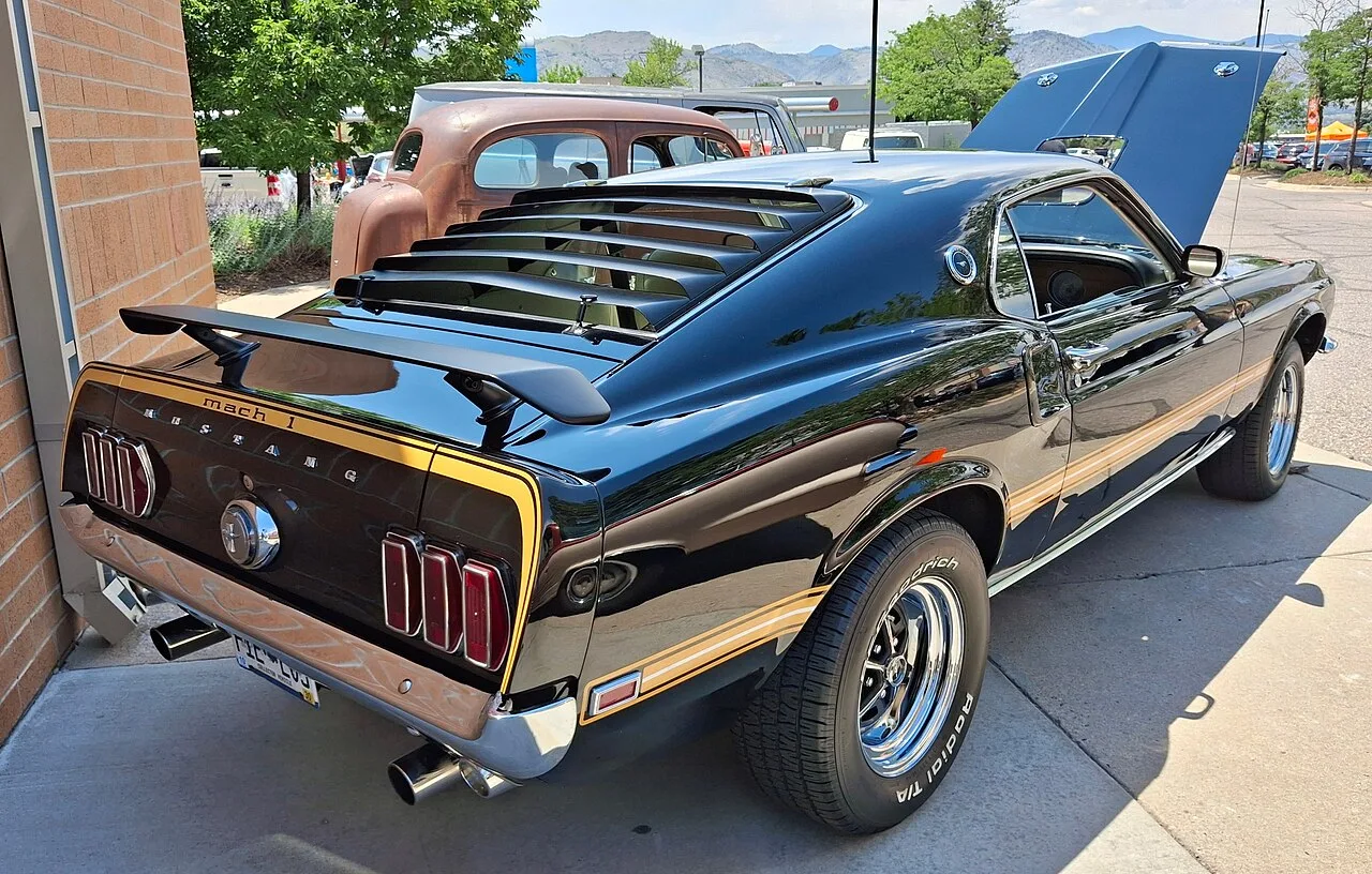 Ford Mustang Mach 1, side
