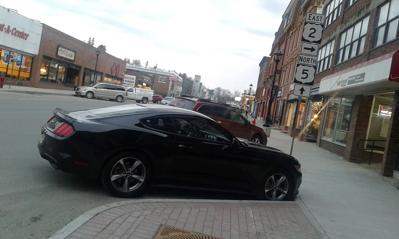 Ford Mustang Shelby GT350, side