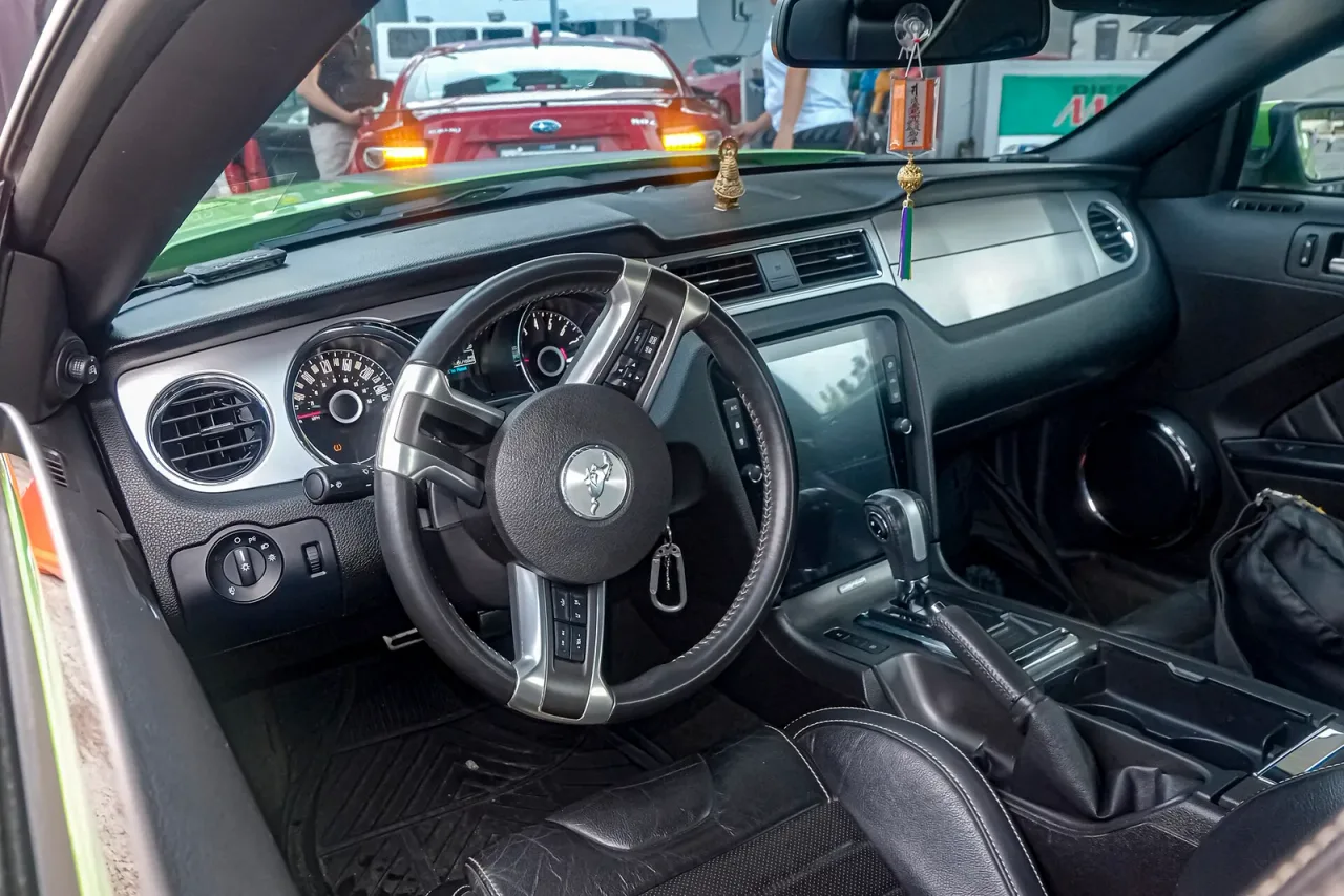 Ford Mustang, interior