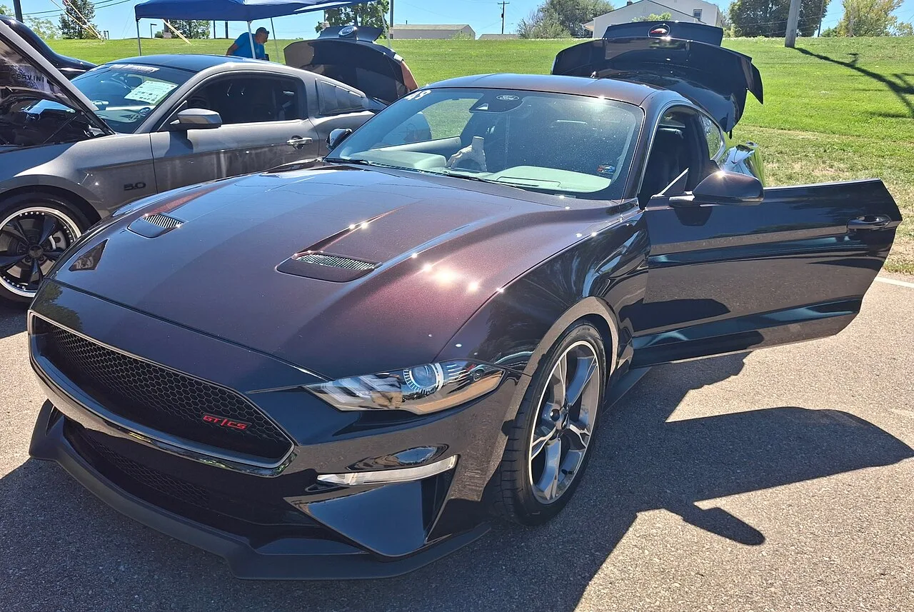 Ford Mustang Shelby GT500, side