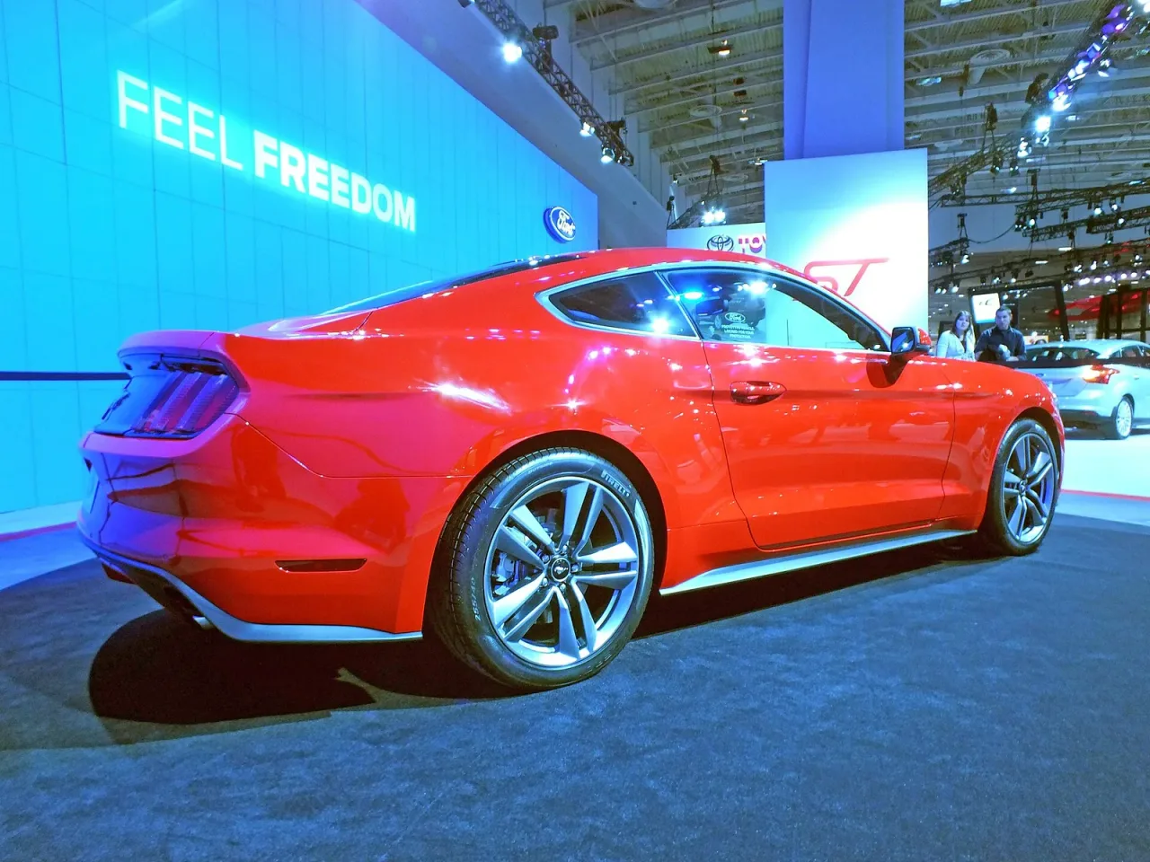 Ford Mustang, side