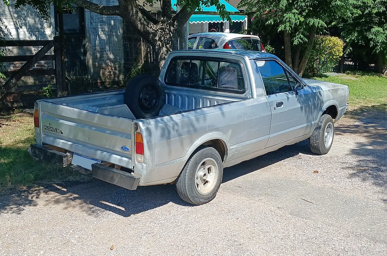 Ford Pampa, rear