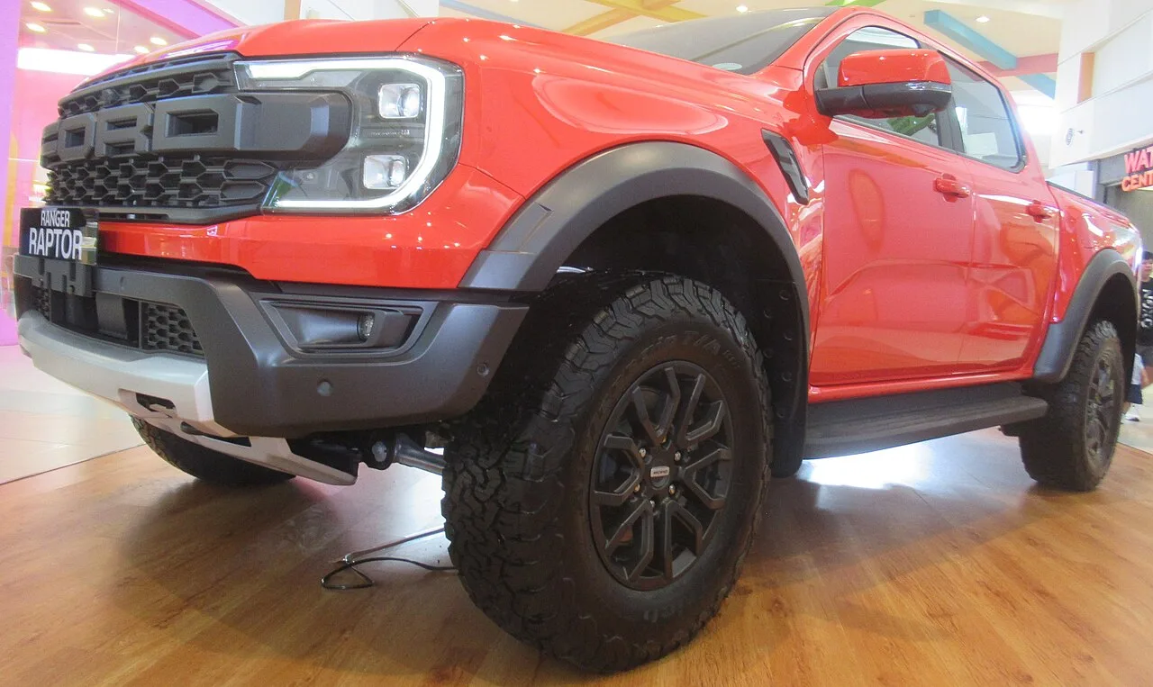 Ford Ranger Raptor, side