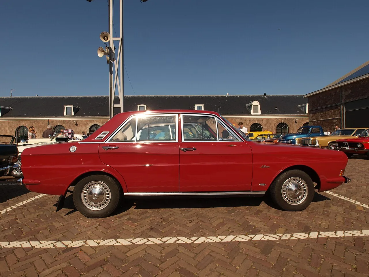 Ford Taunus 17M / 20M, side
