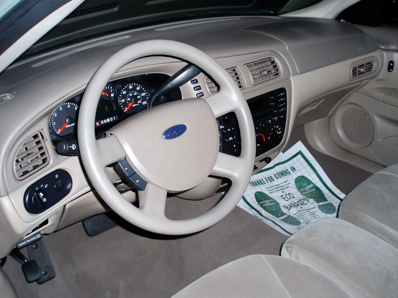 Ford Taurus, interior