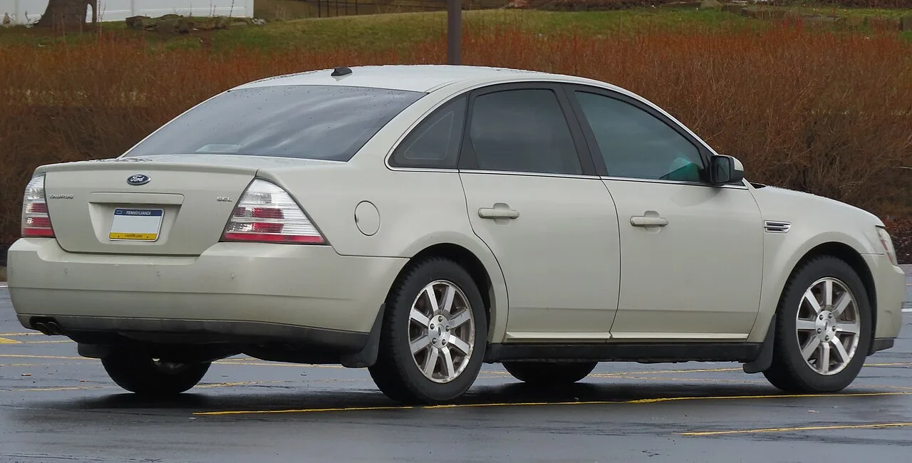 Ford Taurus, rear