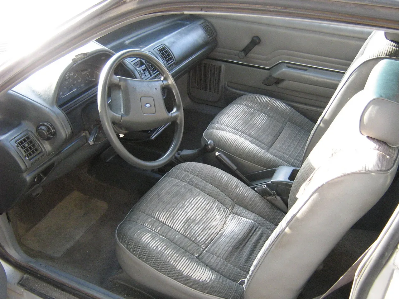 Ford Tempo, interior