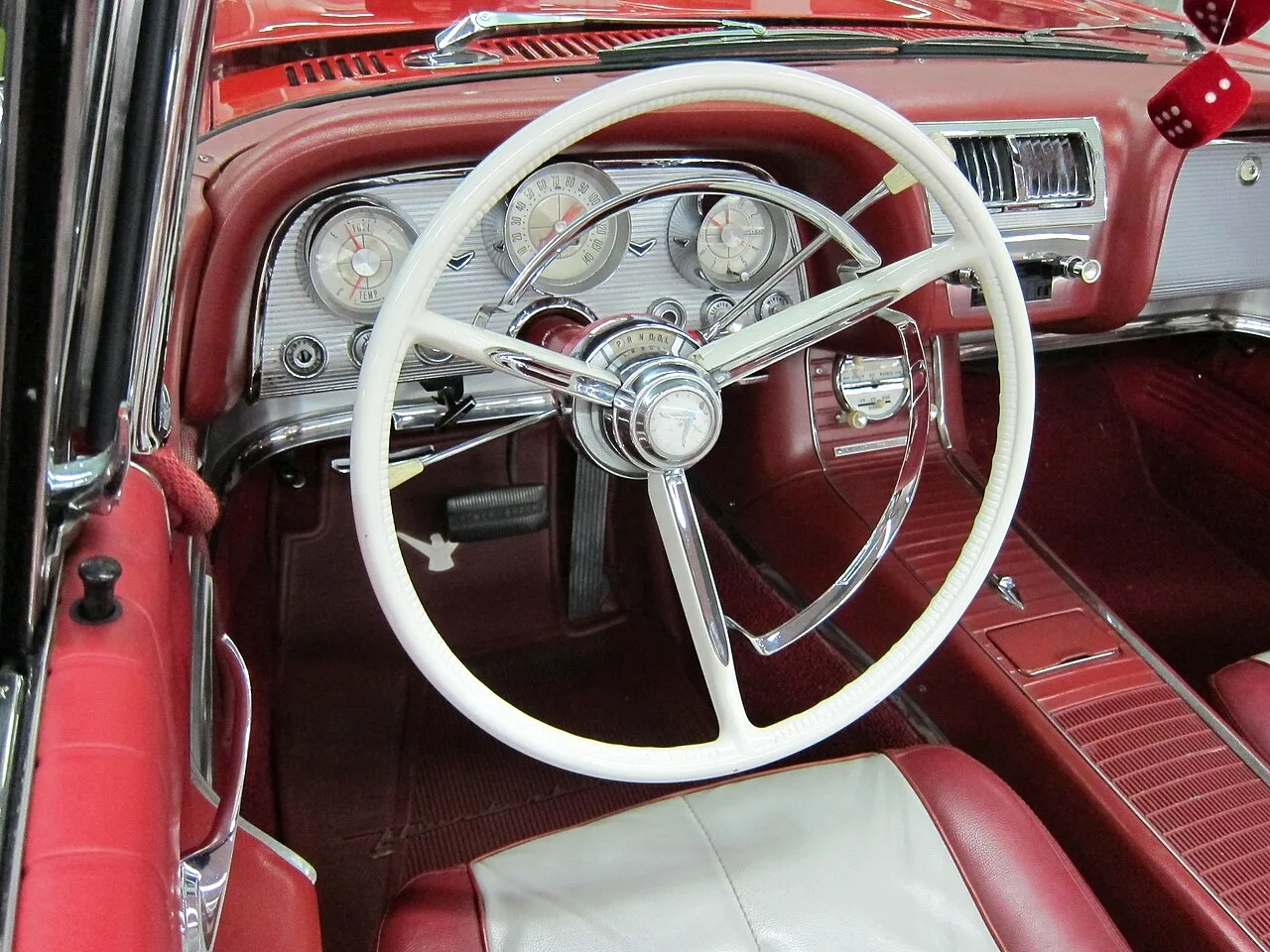 Ford Thunderbird, interior