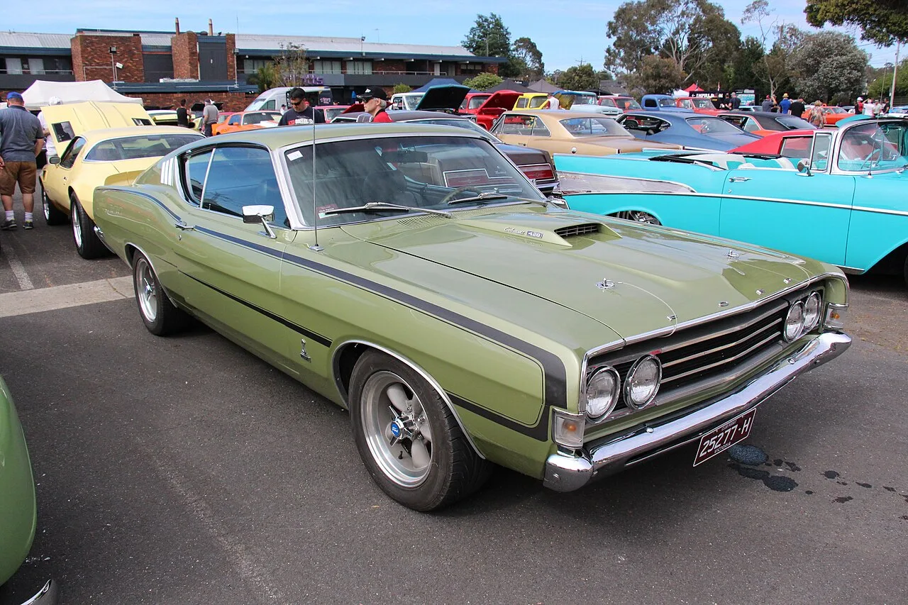 Ford Torino Cobra, side
