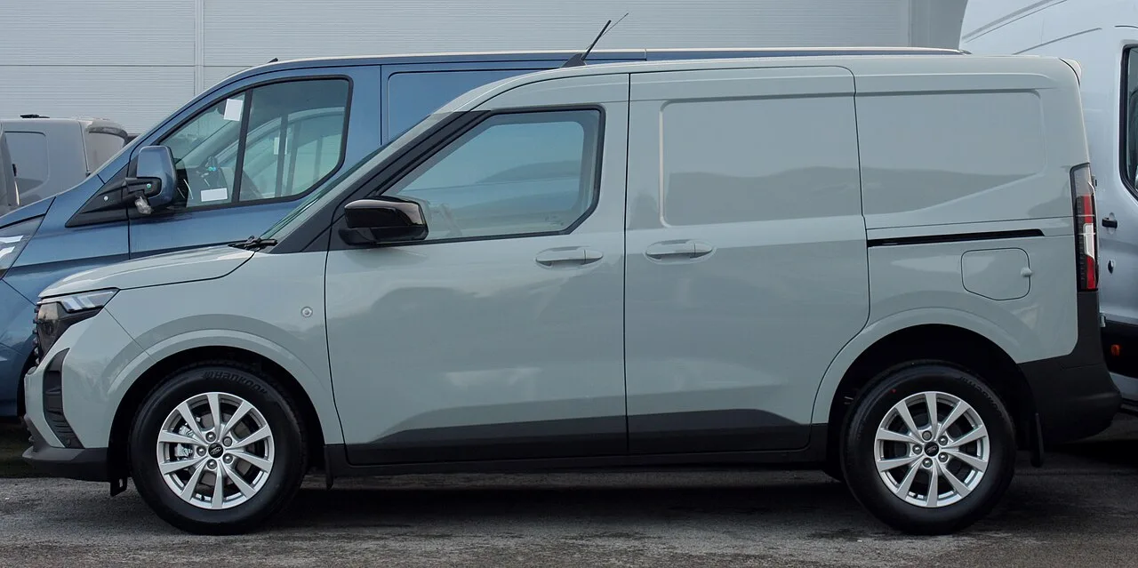 Ford Transit Mk VIII, side
