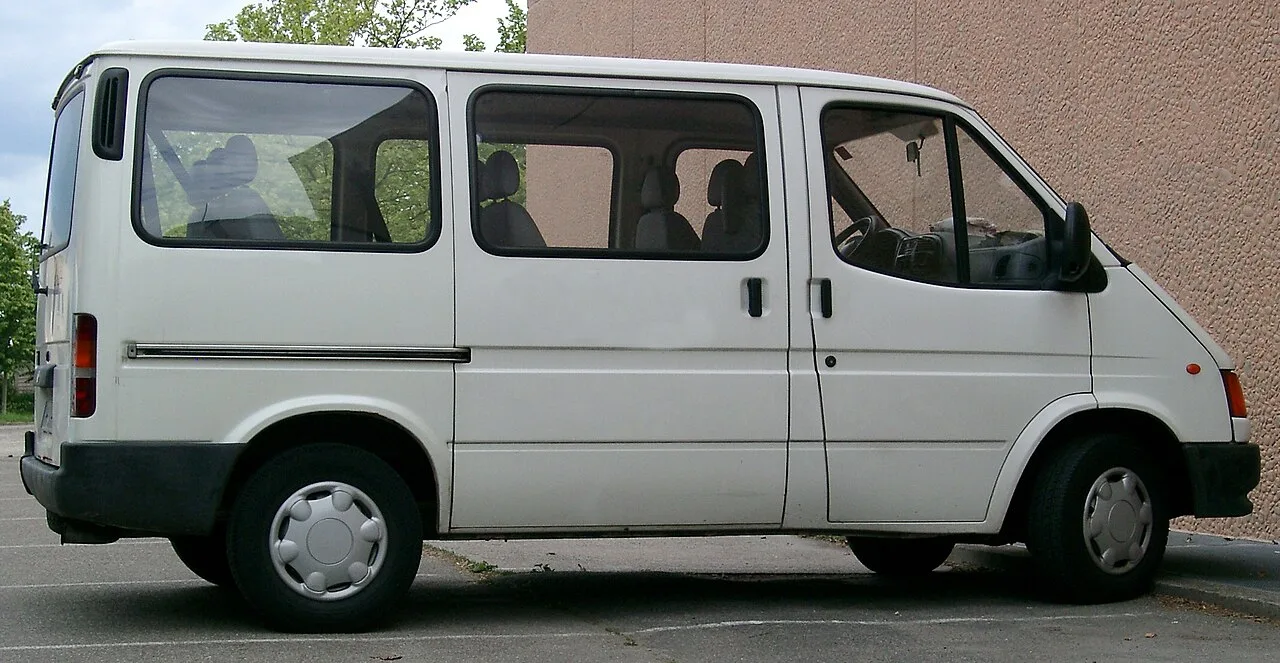Ford Transit Mk II, side