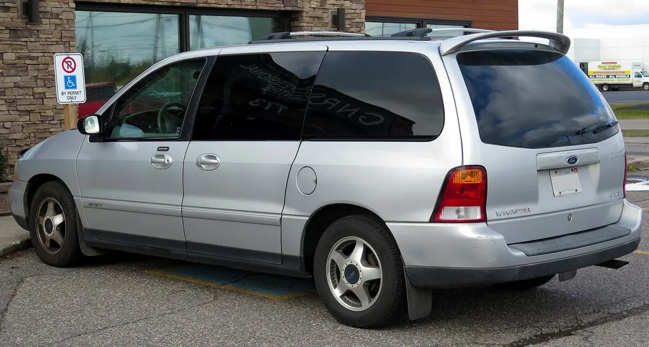 Ford Windstar, rear