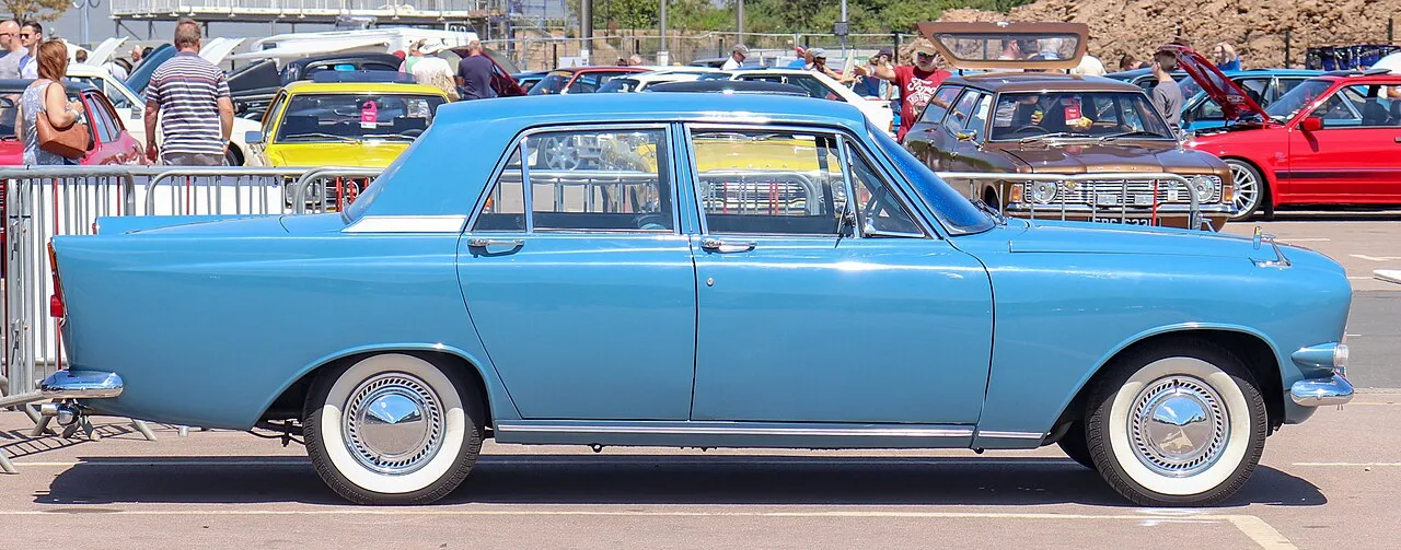 Ford Zephyr 4 Mark III, side