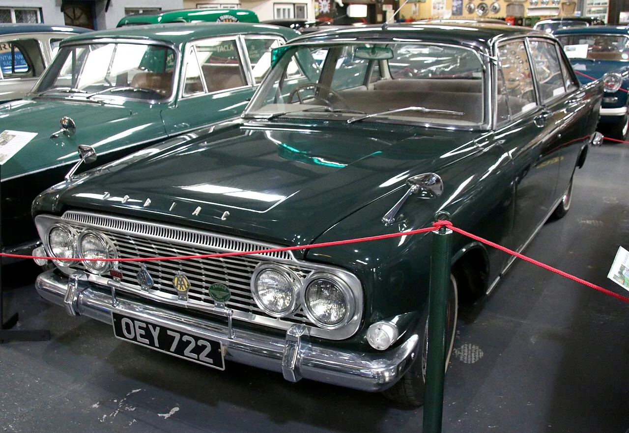 Ford Zodiac Mark III, side