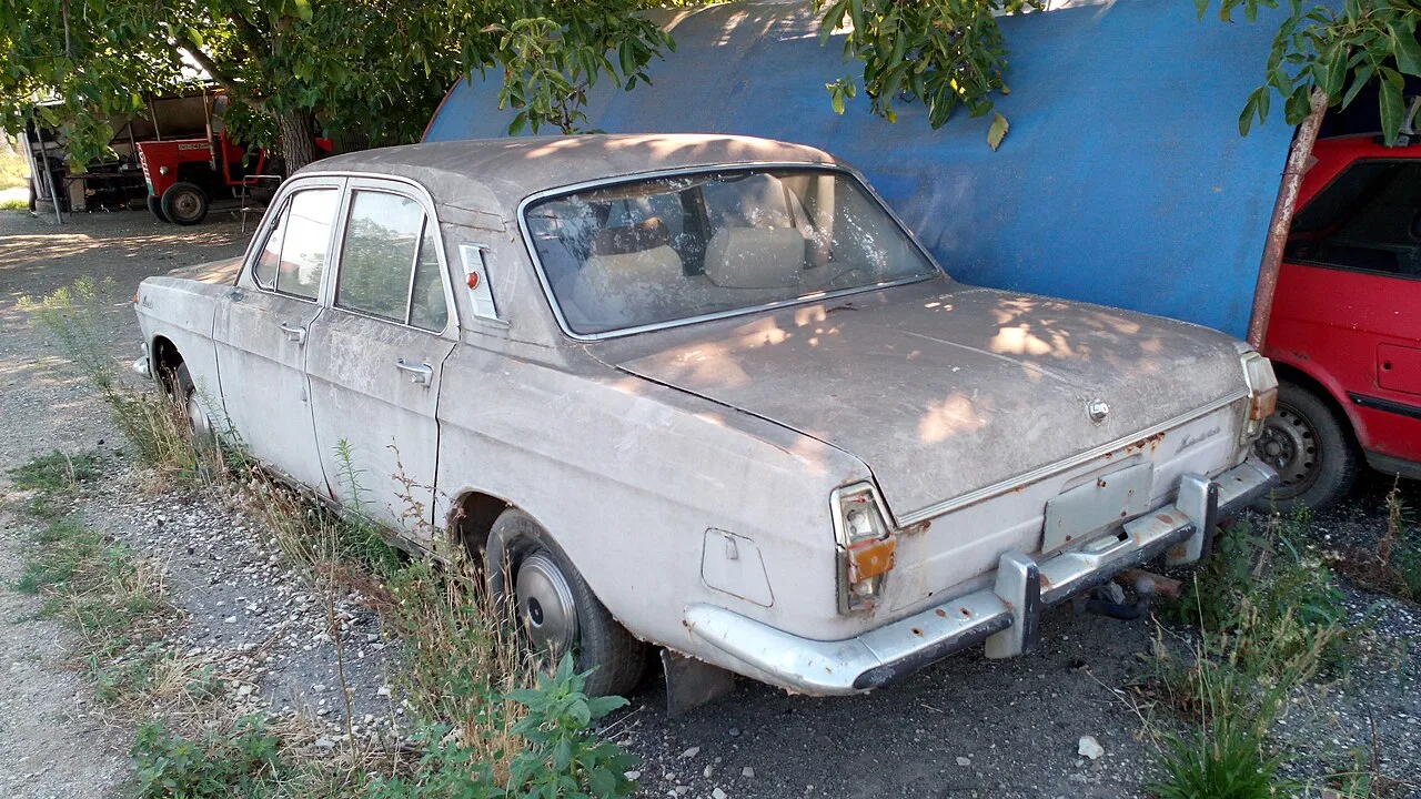 GAZ Volga, rear