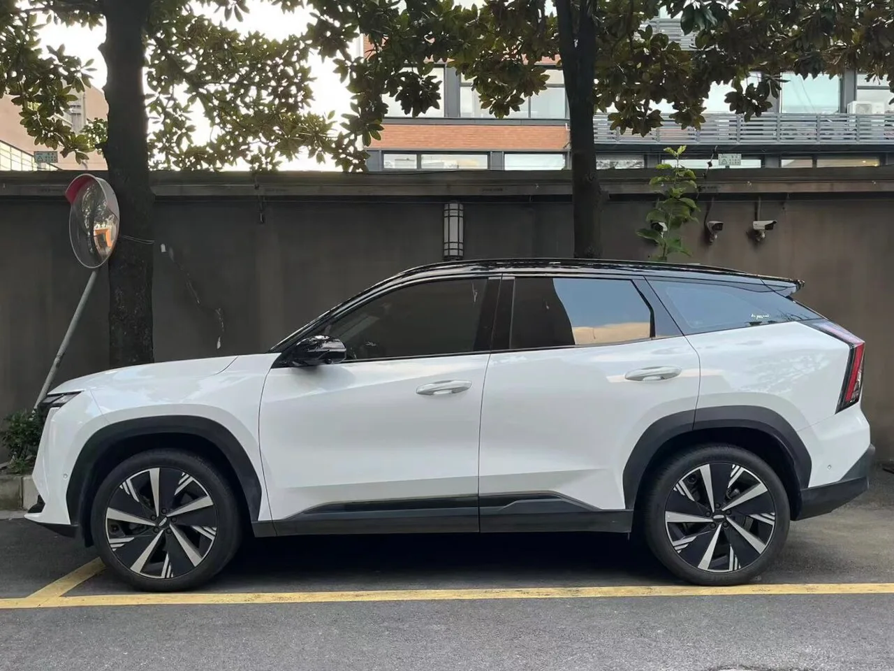 Geely Boyue NL-3, side
