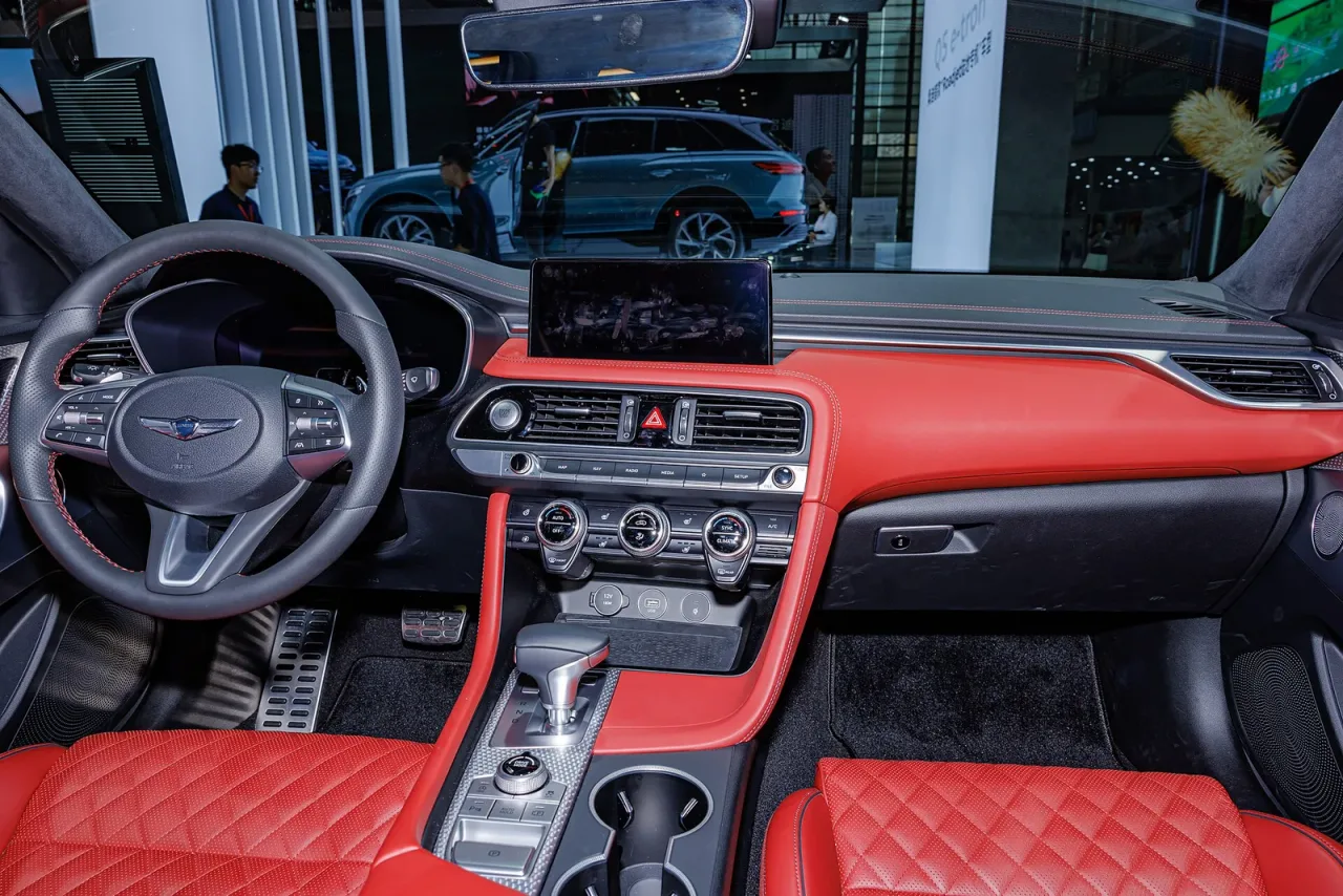 Genesis G70, interior