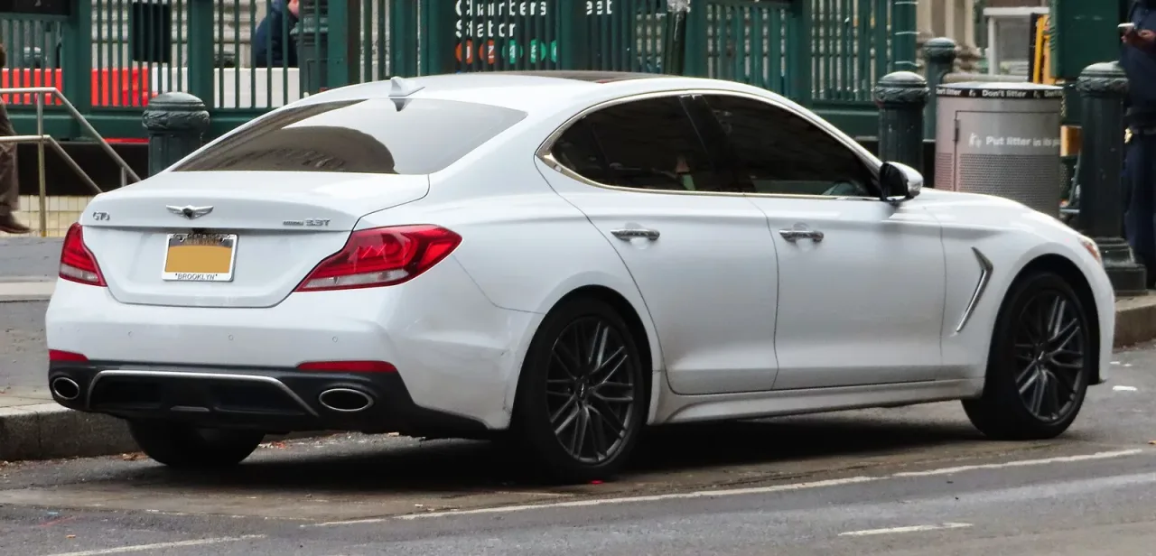 Genesis G70, rear