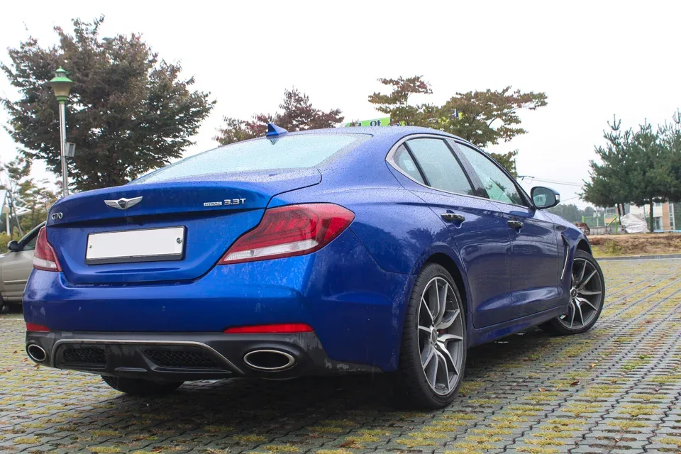 Genesis G70, side