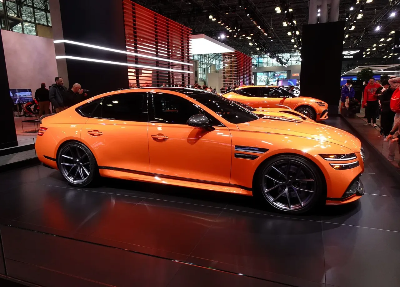 Genesis G80, side