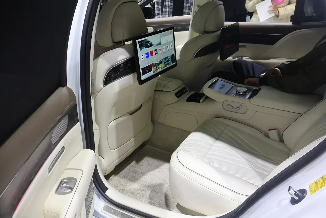 Genesis G90, interior