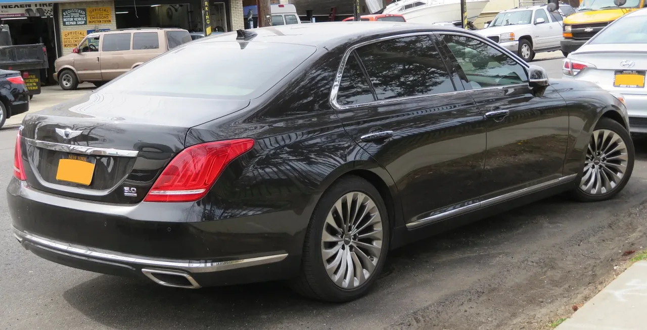 Genesis G90, rear