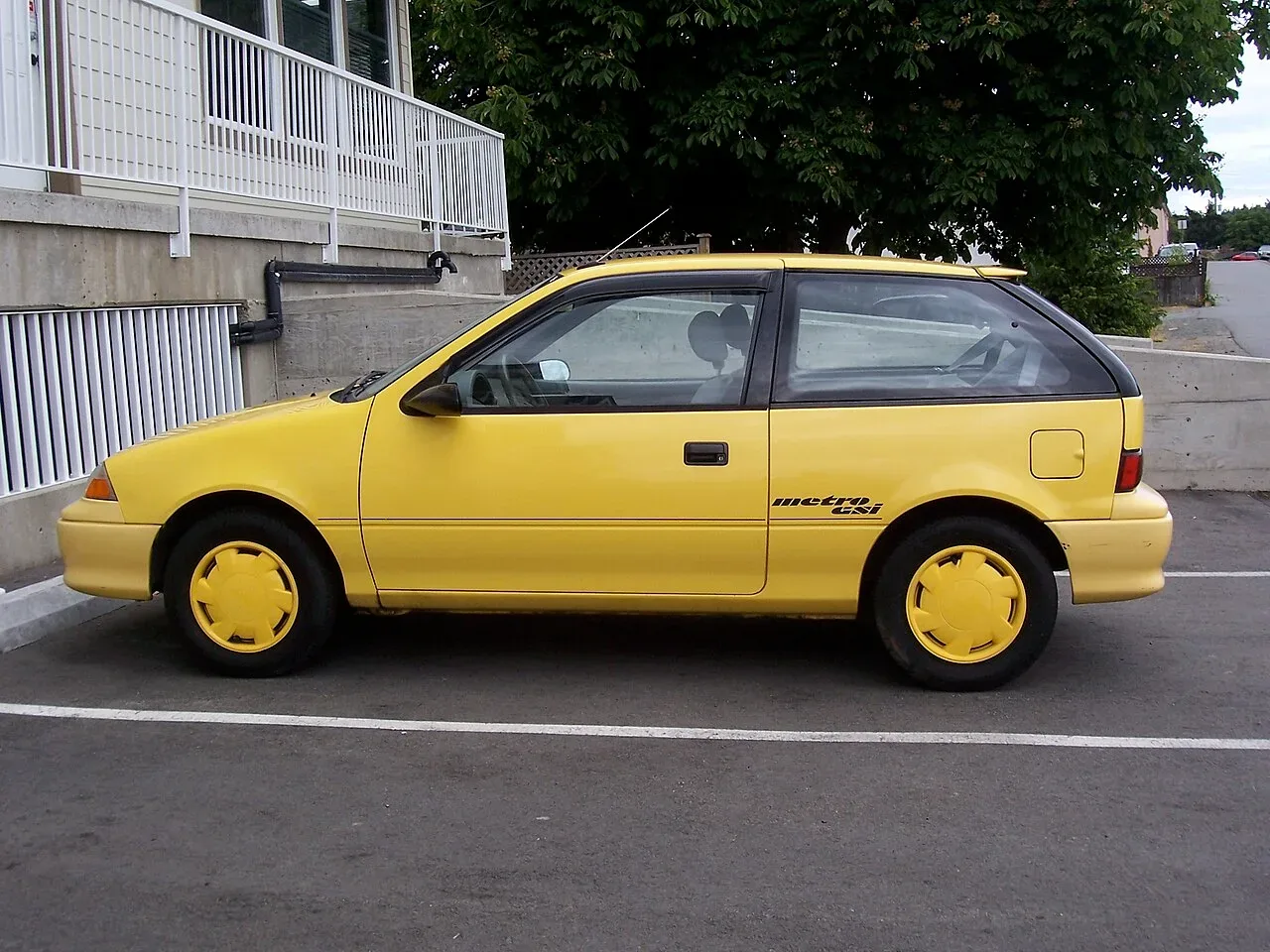 Geo Metro, side