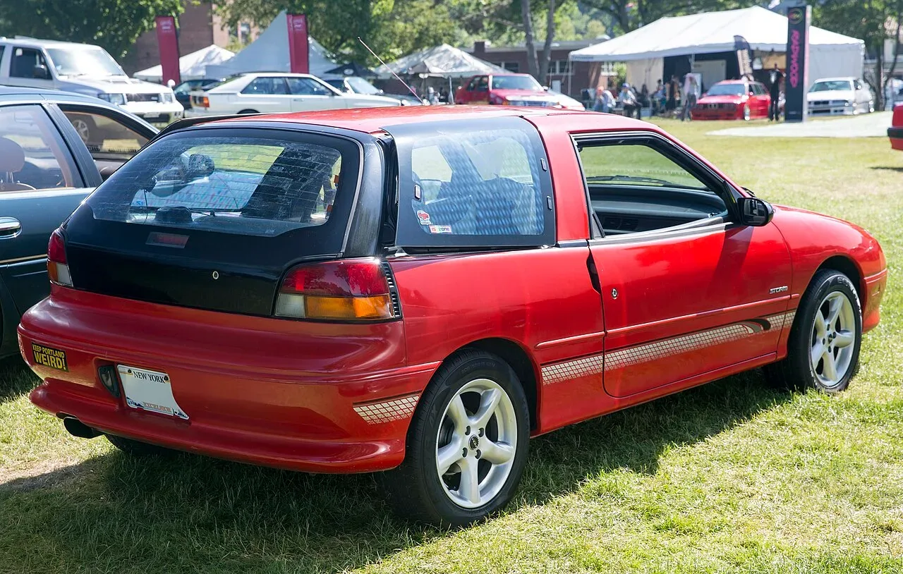 Geo Storm, rear