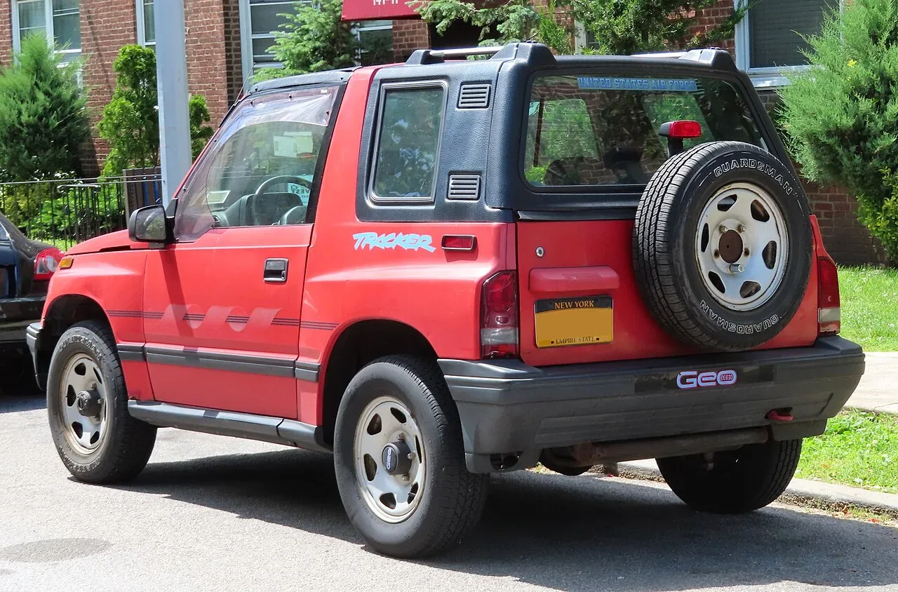 Geo Tracker, rear