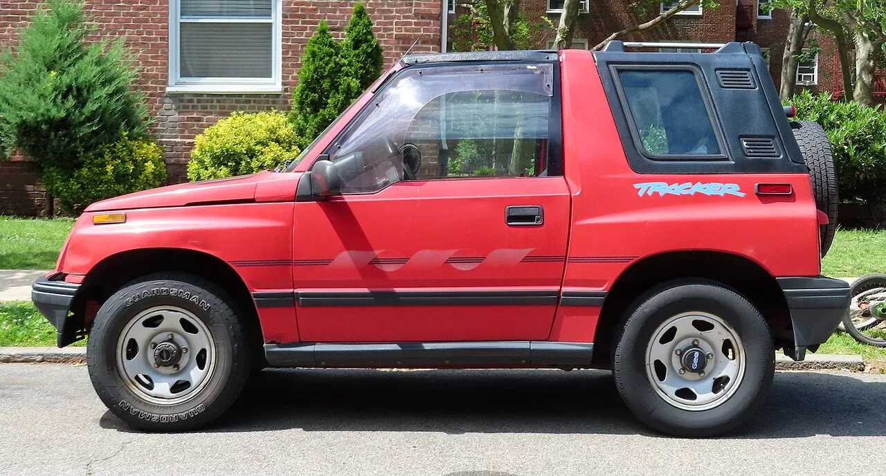 Geo Tracker, side