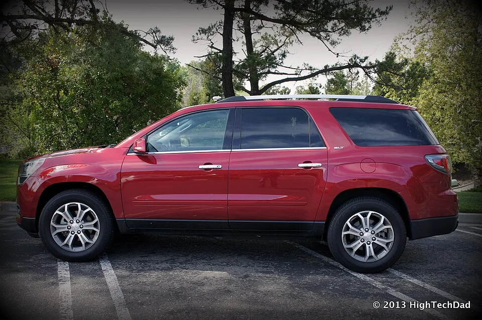 GMC Acadia, side