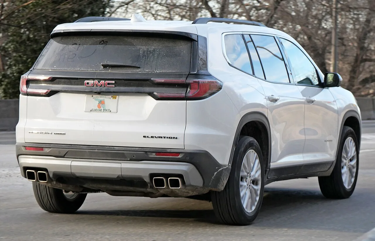 GMC Acadia, side