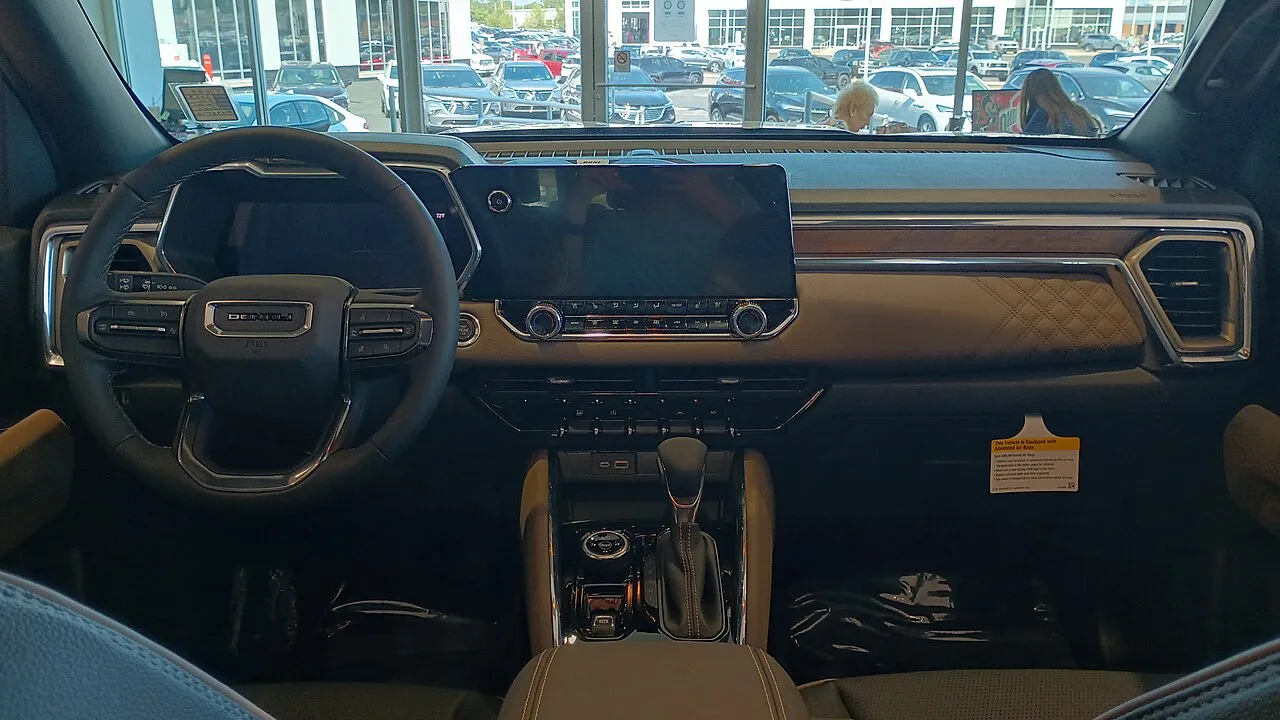 GMC Canyon, interior