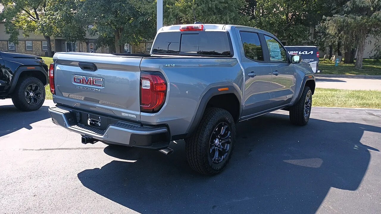 GMC Canyon, rear