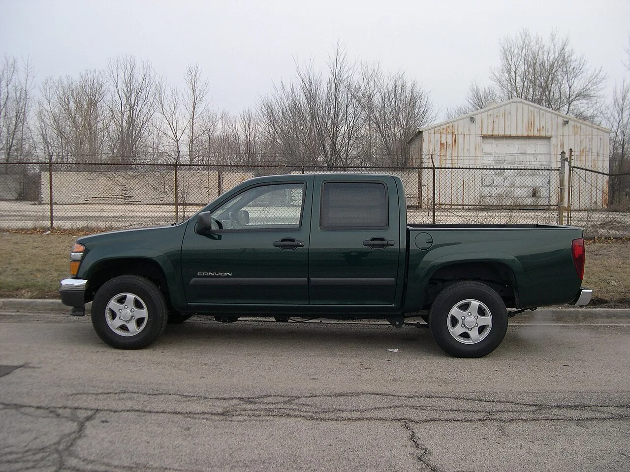 GMC Canyon, side