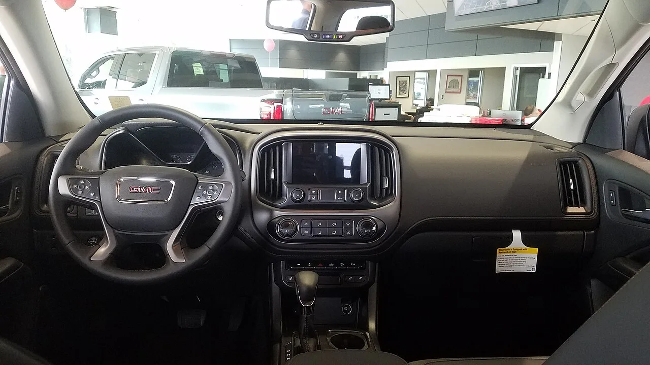 GMC Canyon, interior
