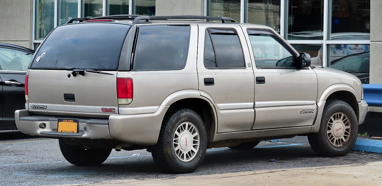 GMC Jimmy, rear