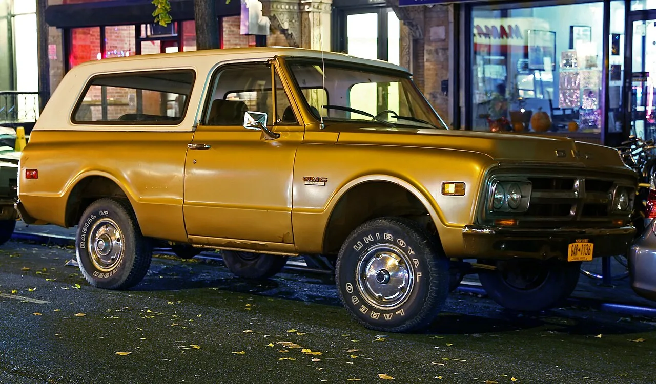 GMC Jimmy, side