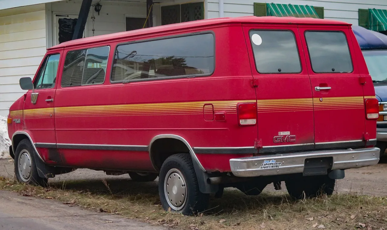 GMC Rally, rear