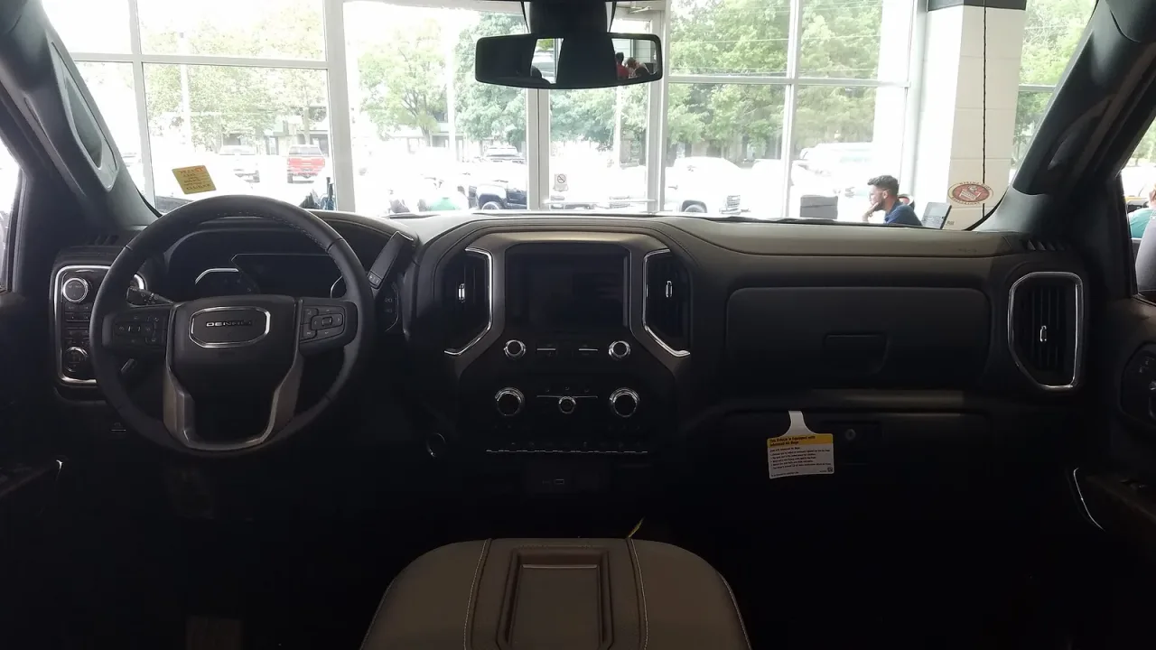 GMC Sierra 1500, interior